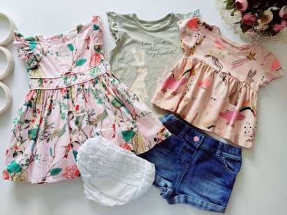 9,12 мес, рост 74,80 Нарядное платье, новые трусы, две футболки и шорты джинсовые