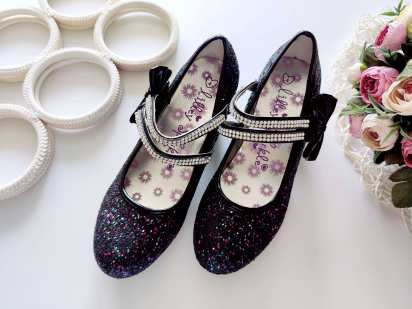 36 (23,5 см) Красиві блискучі ошатні туфлі