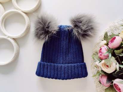 4-6 років, В'язана шапка з наткральними помпонами.