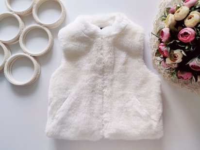 3,4 года, рост 98,104 Меховая жилетка на молнии