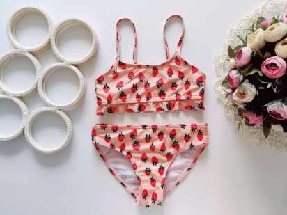 5,6 років, зріст 116 Купальник у полуничках