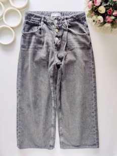 Модные свободные джинсы