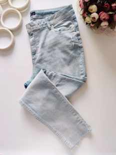 16\44 Голубі стейчові джинси