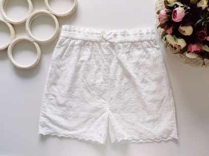 10 років, зріст 140 Білі бавовняні шорти