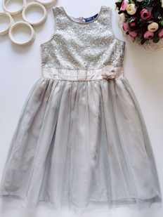 11 років, зріст 146 Гарна сукня в пайетках