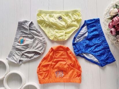 7,8 років, зріст 122,128 Троє нових трусиків