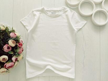 7 років, зріст 122 Біла трикотажна футболка