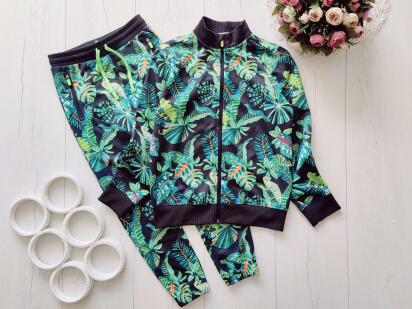 8,9 лет, рост 134 Спортивый костюм