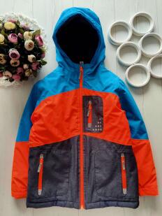 9 років, зріст 134 Яскрава зимова куртка на синтепоні