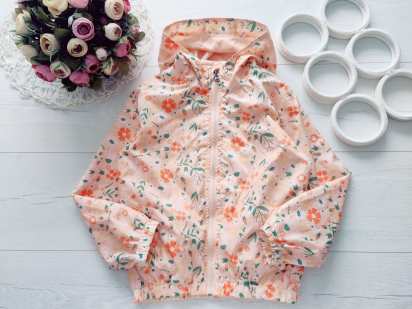 8 років, зріст 128 Легка вітровка