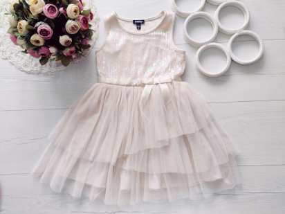 5 років, зріст 110 Ніжне ошатне дитяче плаття в паєтках фатин