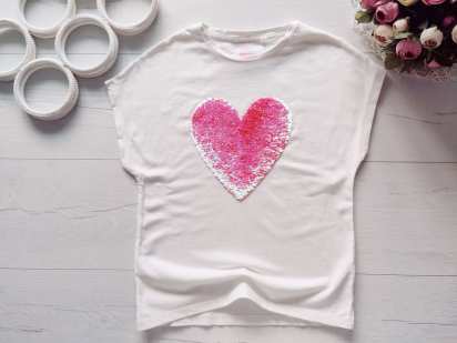 8 років, зріст 128 Футболка з серцем із паєток