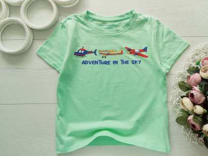 3,4 года, рост 104 Салатовая футболка самолеты, вертолеты
