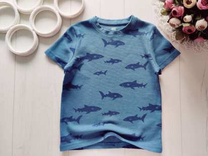5,6 років, зріст 116 Фактурна футболка в акулах