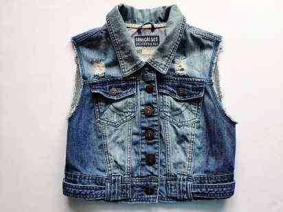 48р. (14р.) Жіноча рвана джинсівка