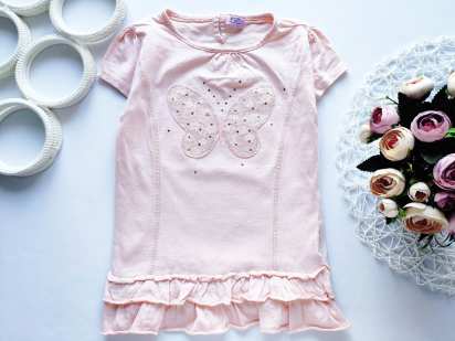 4,5 лет, рост 104,110 Футболка с бабочкой в стразах