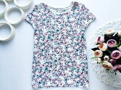 7,8 років, зріст 128 Футболка в метеликах