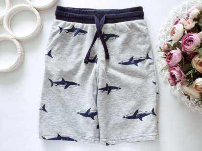 7,8 років, зріст 128 Шорти з акулами