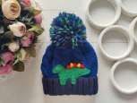1-3 года, Вязаная детская шапка с динозавром для мальчика - зображення 1